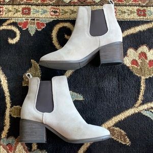 Steve Madden tan booties!